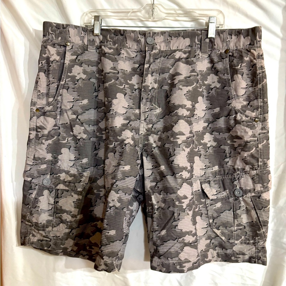 Magellan Sportswear Men's Camouflage gray  Cargo Shorts Sz. 42"